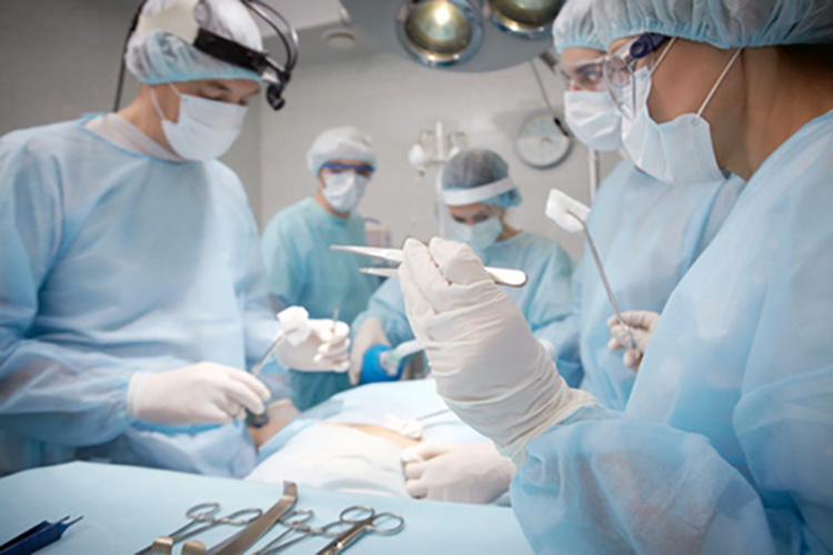 Photo: medical staff in the OR