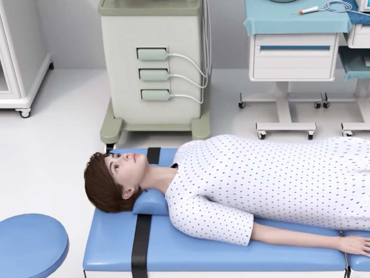 Grafik: Patientin auf dem Operationstisch